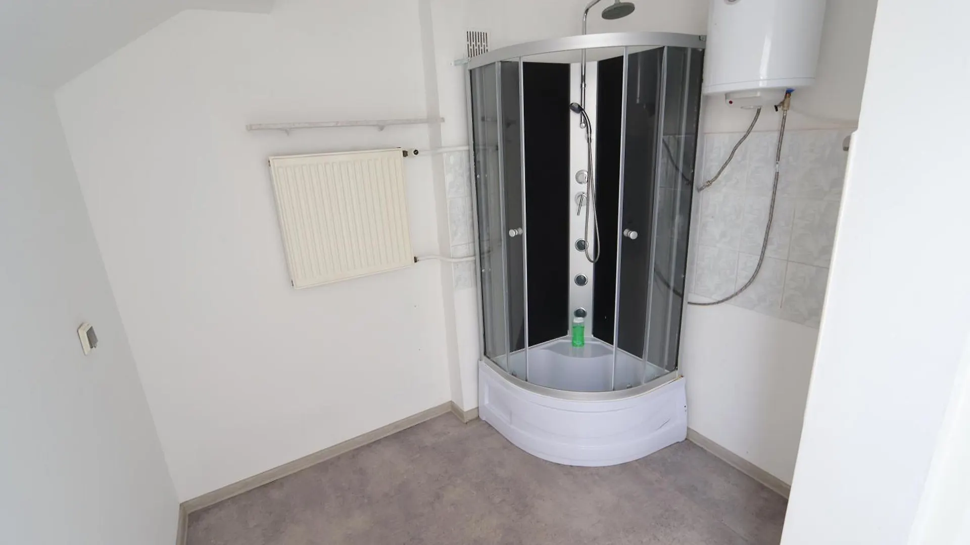 Fantastic Waw - Ns42 Room C Warschau 0*,